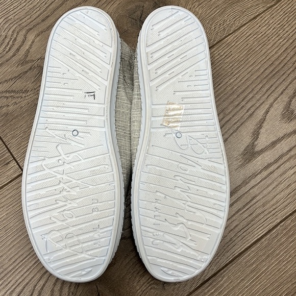 🥳HP🥳 Blowfish Pinstriped Lace Up Zipper Sneakers - Picture 5 of 8